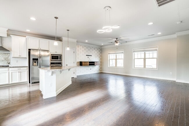 Building Photo - 321 View Dr