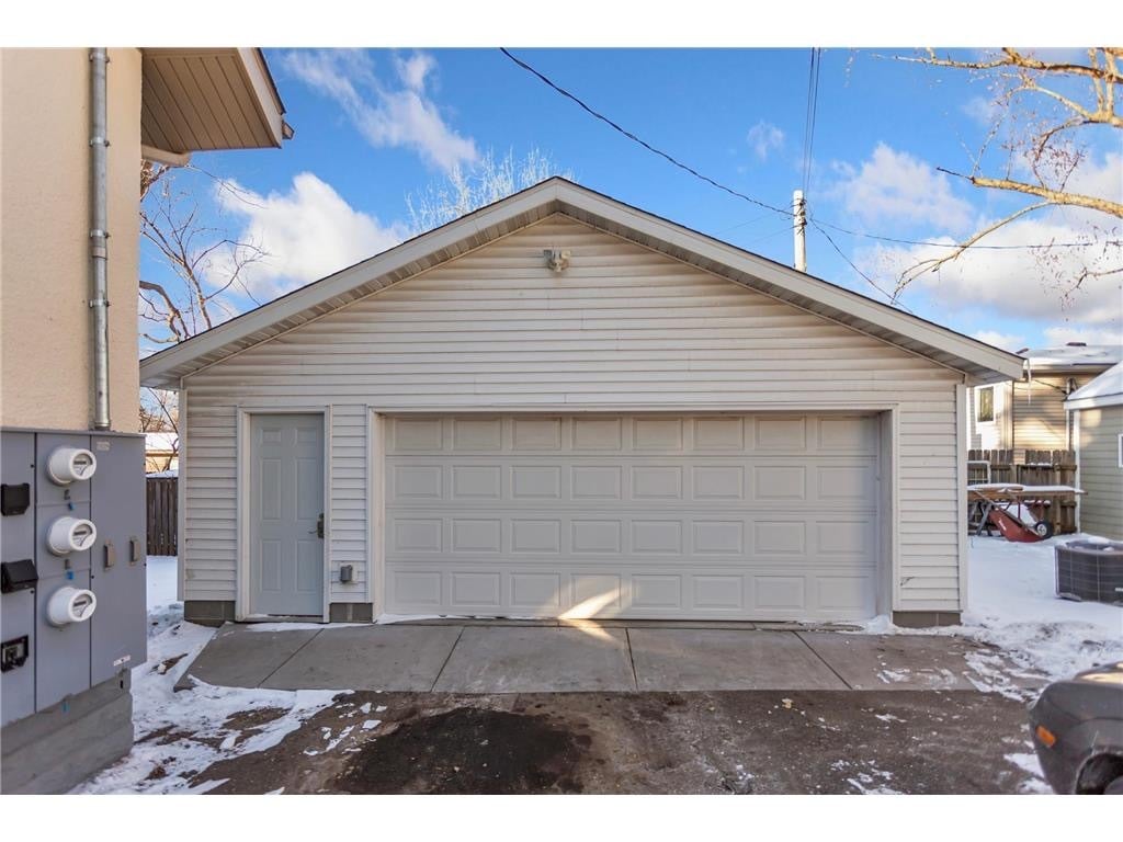 Building Photo - 203 Annapolis St W