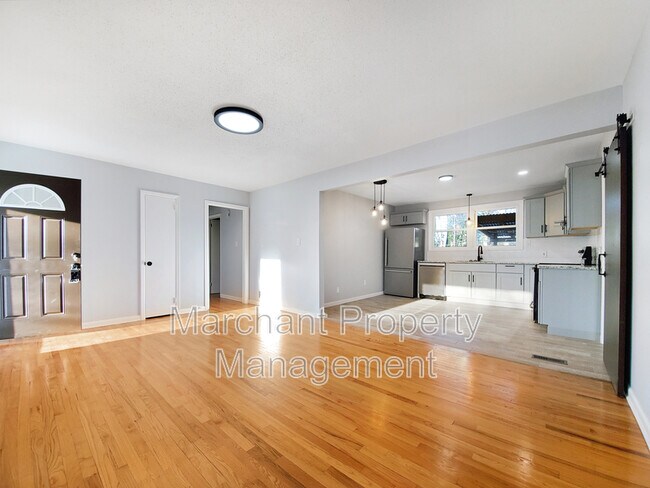 Building Photo - 1104 Dorothy St