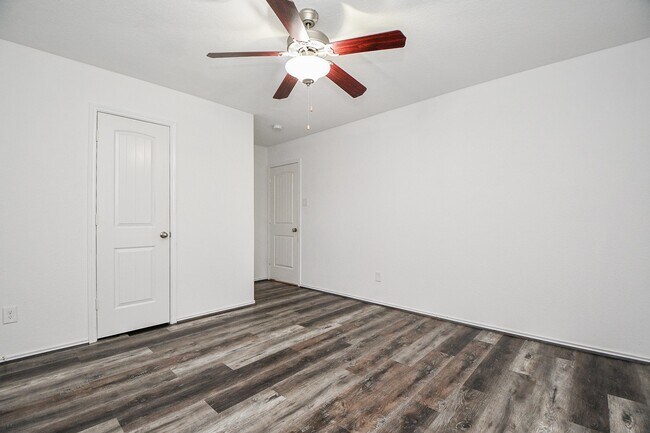 Building Photo - 2015 Treasure Mountain Dr