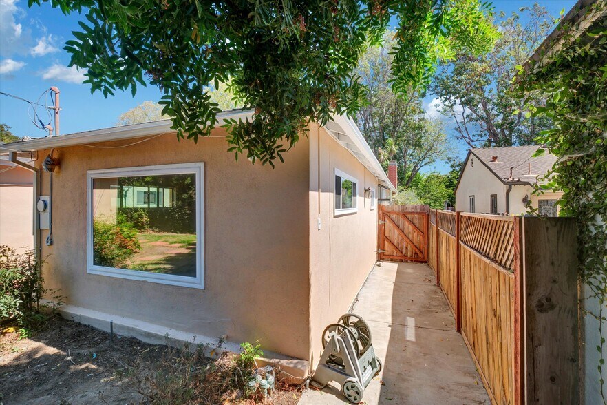 Building Photo - 2511 Castle Heights Ave