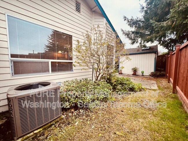 Building Photo - 2913 Briar Lea Loop SE