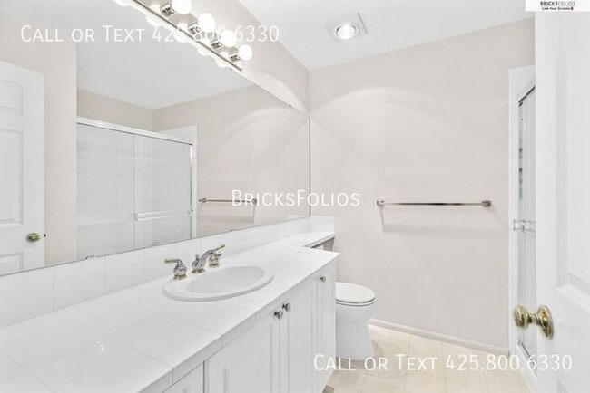 Building Photo - Prime Bellevue Location – Parkside Townhom...