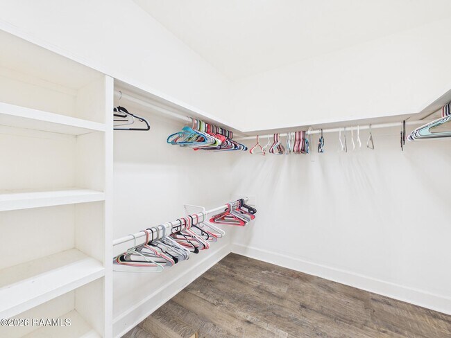 Building Photo - 115 La Rue Vil