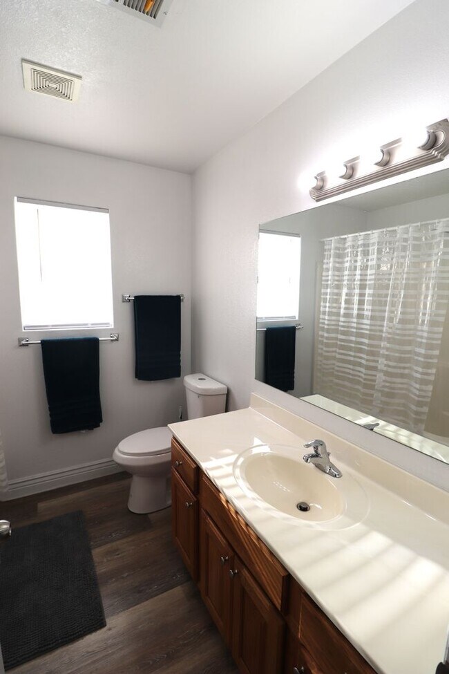 Building Photo - Spacious home for rent!