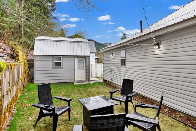 Building Photo - 902 Residence St