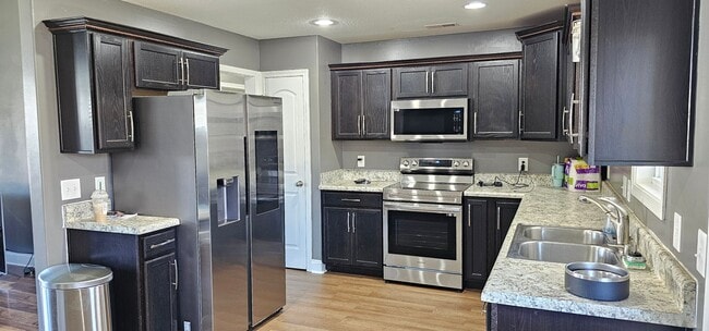Building Photo - Near Dover Rd. Close to Post! 3 Bed/2 Bath...