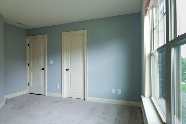 Building Photo - 5840 Springbox Dr Suwanee, GA 30024