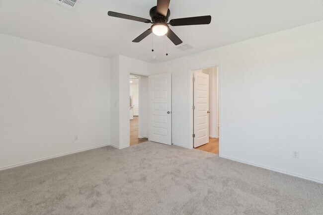 Building Photo - Edmond Rental