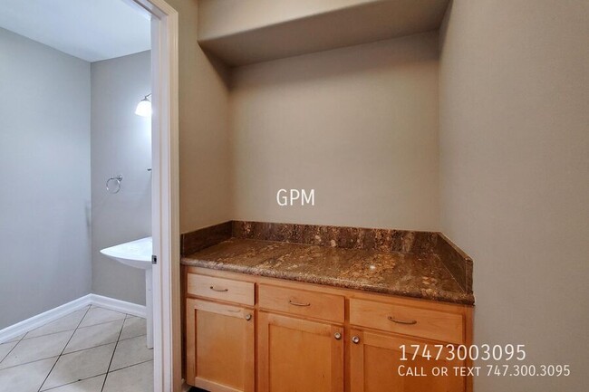 Building Photo - MOVE-IN SPECIAL! - LUXURY TOWNHOME IN NOHO!