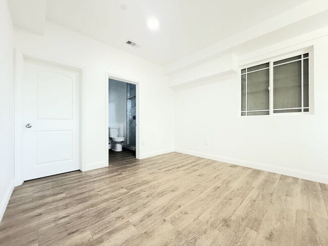 Building Photo - 1731 E 68th St