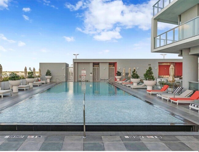 Building Photo - 2000 Metropica Wy