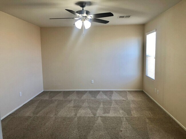 Building Photo - Beautiful  3Bed/3Bath home with a Loft nes...