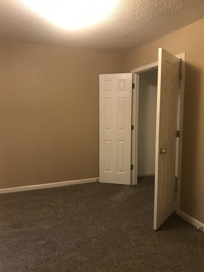 Building Photo - 6035 Creekerton Blvd