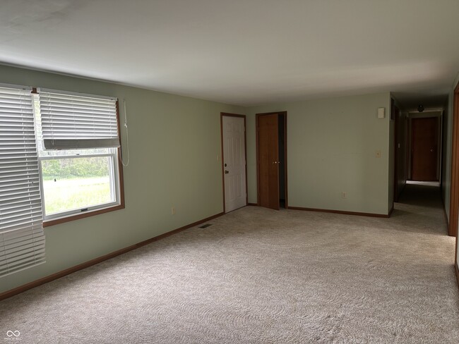 Building Photo - 243 W Co Rd 650 N
