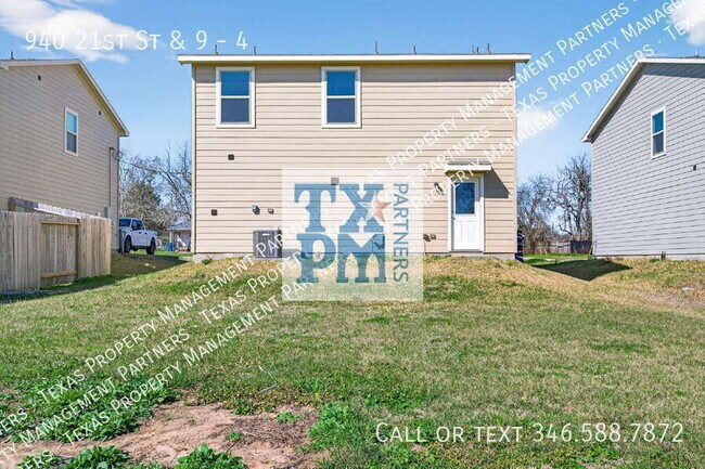 Building Photo - 940 21st St