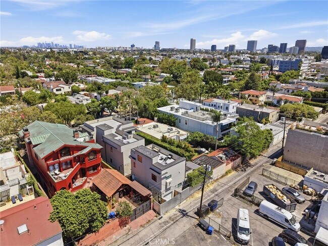 Building Photo - 425 N Alfred St