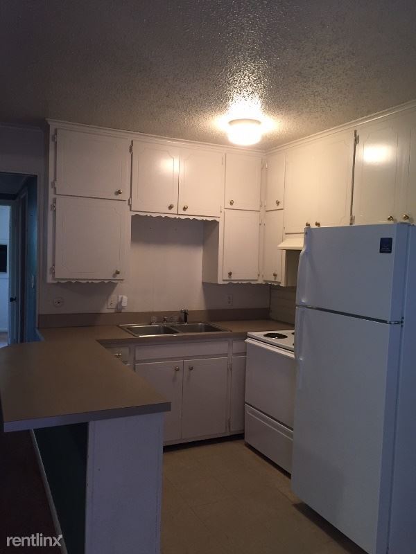 Building Photo - 688 N Leverett Ave