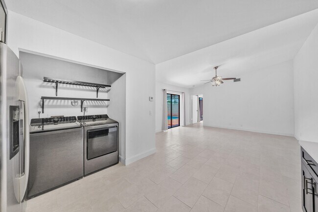 Building Photo - 4757 Sunny Palm Cir