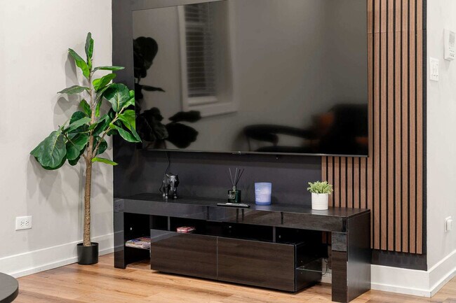 Building Photo - 2207 W 18th St