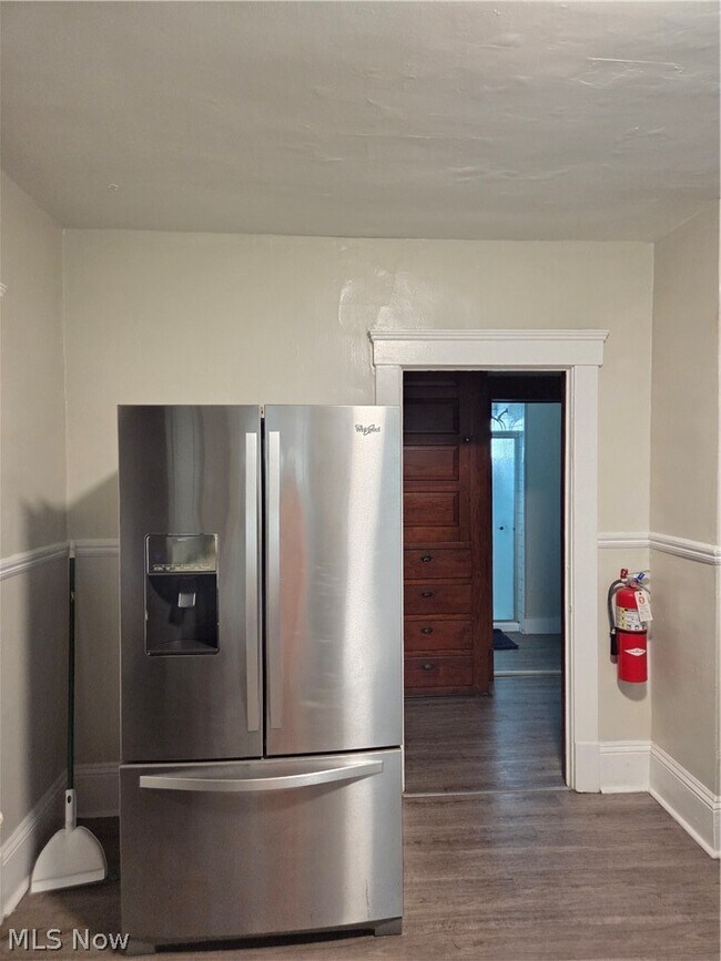 Building Photo - 1450 E 110th St