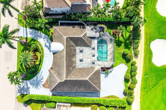 Building Photo - 2041 Thatch Palm Dr