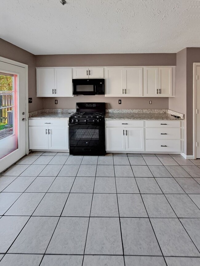 Building Photo - 3870 Gateview Pl