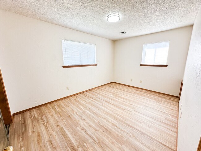 Building Photo - MOVE IN READY! - Cute 2 Bed/1 Bath near OCCC!