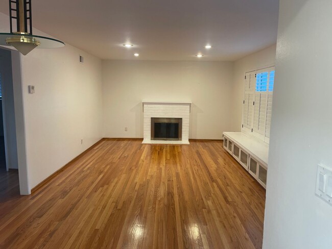 Building Photo - SAN JOSE - Well Maintained 3/2 In A Quiet ...