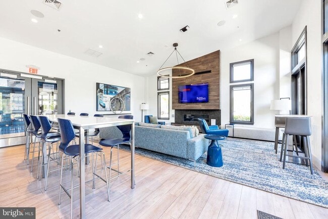 Building Photo - 16608 Crabbs Branch Way