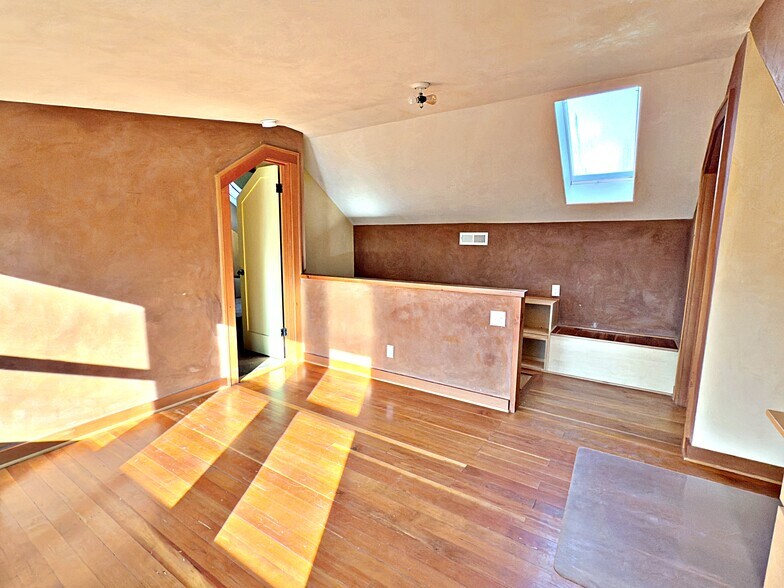 Building Photo - 2534 SE 31st Ave