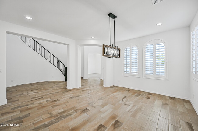 Building Photo - 14049 W Desert Hollow Dr