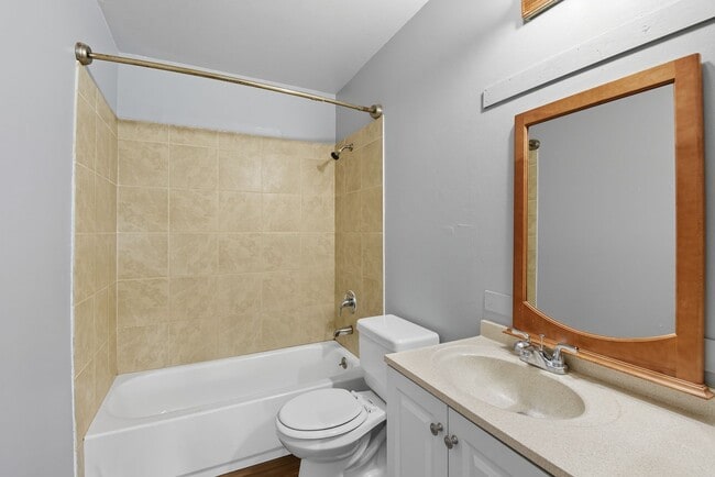 Building Photo - 5Bd/2Ba Bellevue Home