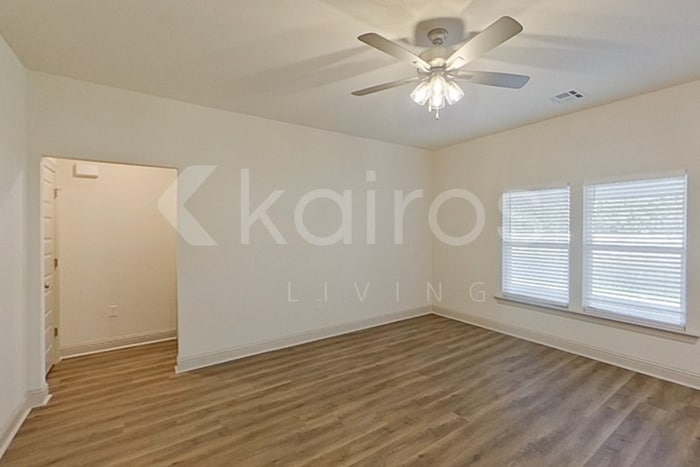 Building Photo - 8049 Hendrick Dr