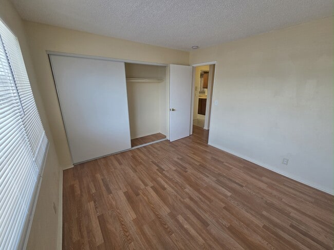 Building Photo - 839 Gaviota Ave