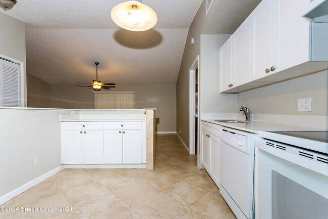 Building Photo - 661 SW Prado Ave