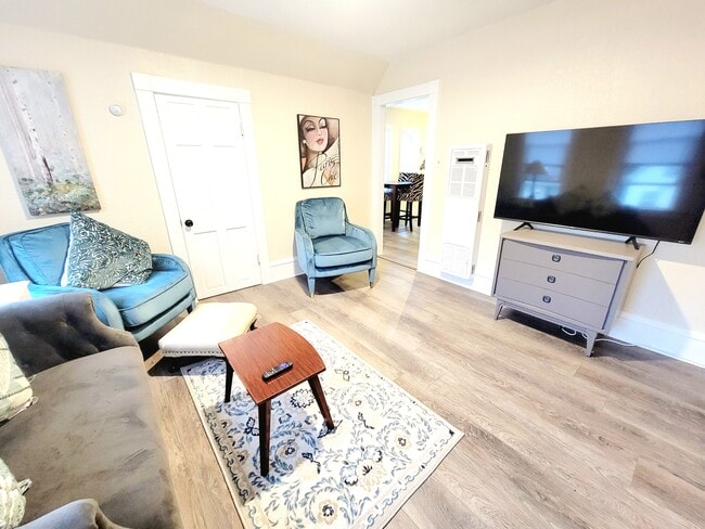 Building Photo - 2115 N 11th St