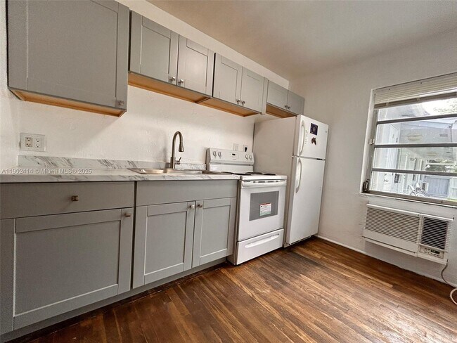 Building Photo - 1928 Wilson St