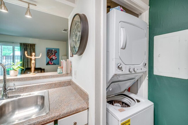 Building Photo - 6900 Skillman St