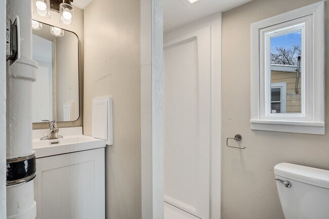 Building Photo - 1407 4th St S