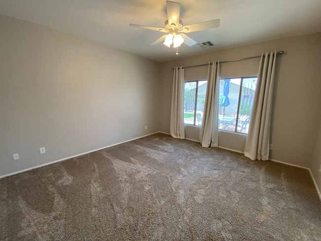 Building Photo - Exceptional 4BR/2BA Home in Magma Ranch! T...
