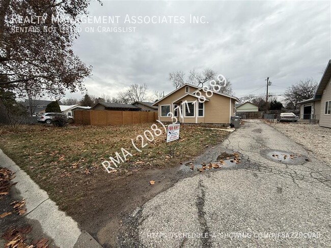 Primary Photo - 3 Bedroom, 2 Bath Home on the Bench – Grea...