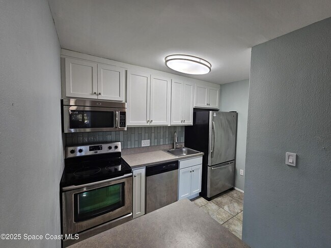 Building Photo - 225 S Tropical Trail