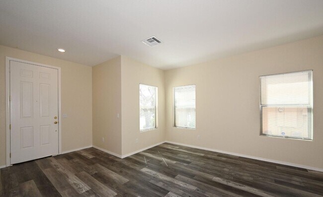 Building Photo - BEAUTIFUL 3 BEDROOM PLUS HUGE LOFT  for RENT