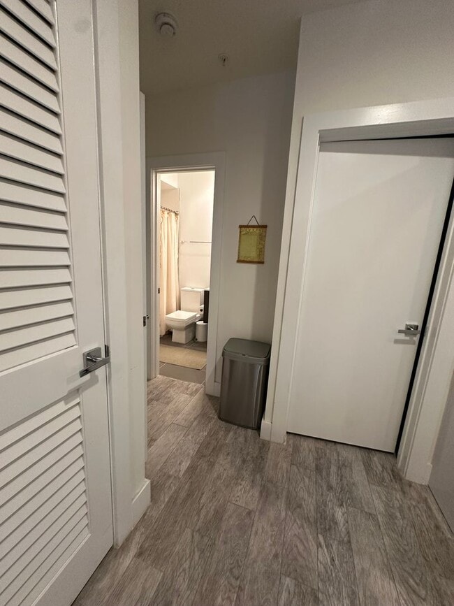 Building Photo - 1 Bedroom, 2 Bath Condo