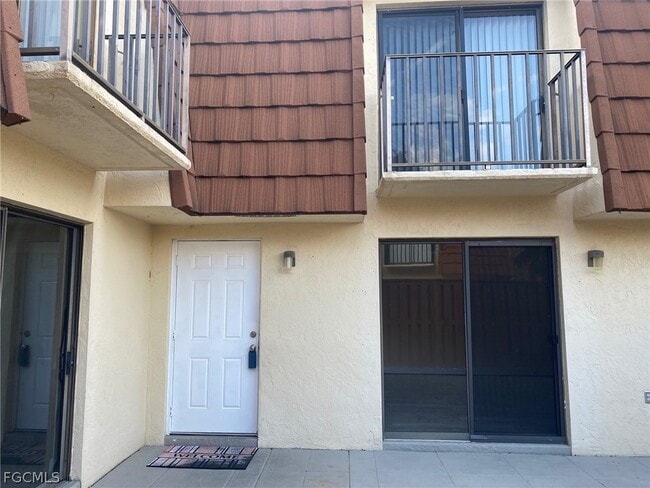 Building Photo - 5245 Cedarbend Dr