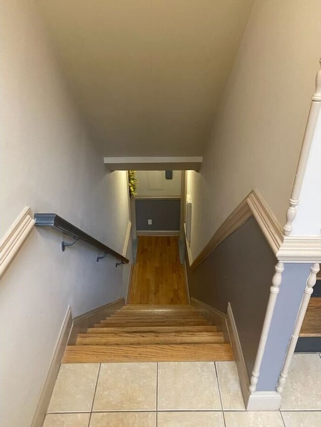 Building Photo - Excellent location, amazing upgrades and great price!