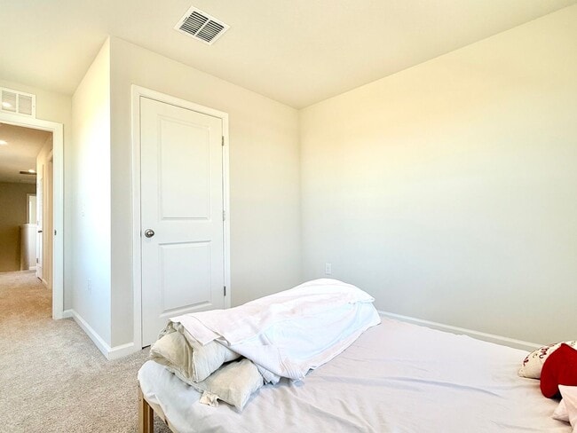 Building Photo - Brand-new End-unit 3Beds/2.5Baths townhome at Lady Lake!