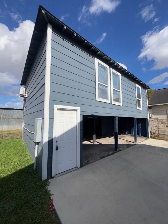 Primary Photo - 6915 Avenue L