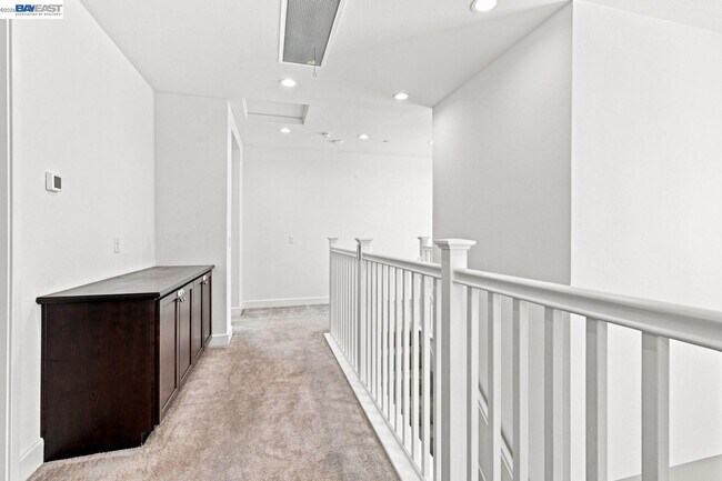 Building Photo - 33 Roccolino Ln